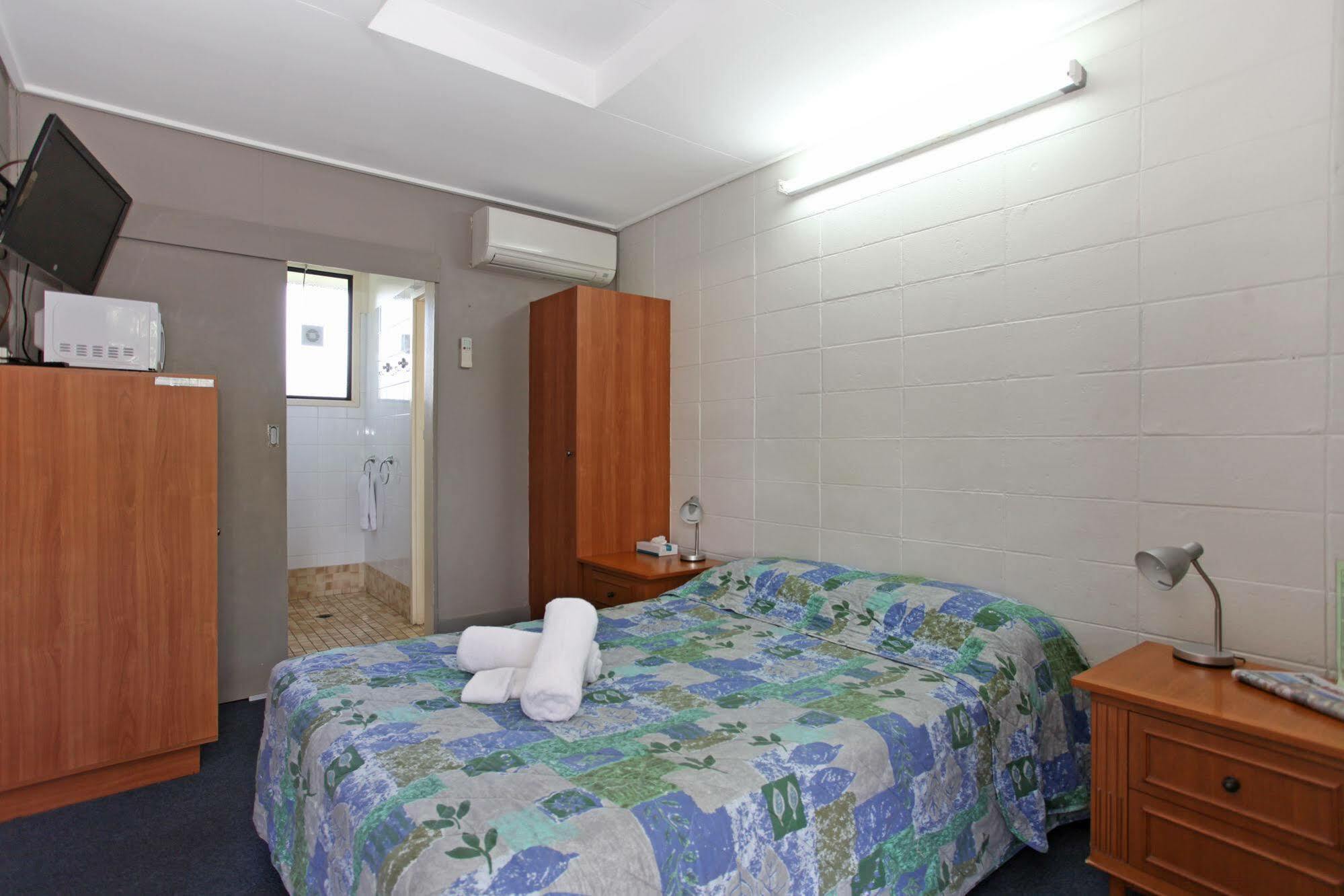 Tandara Hotel Motel Sarina Exterior foto